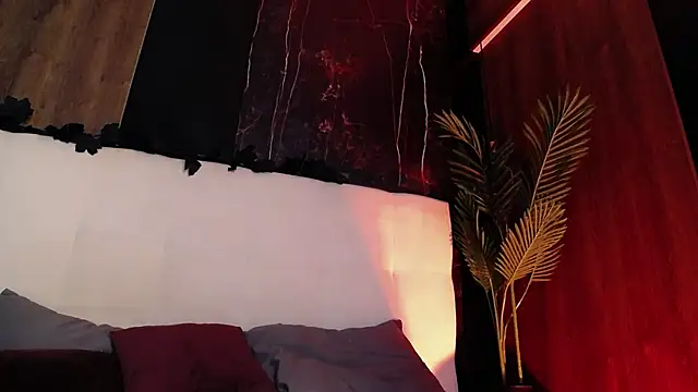 RavenFoxxy online show from 05.12.26