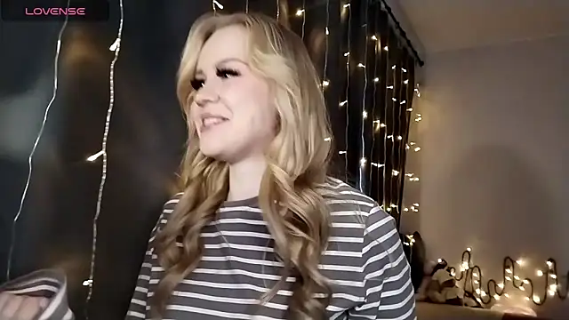 LunaPeony online show from 12.16.25