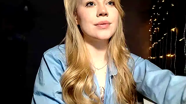 LunaPeony online show from 03.31.26