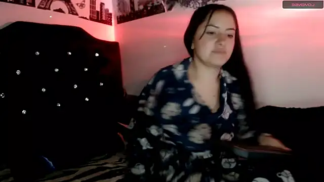 Snapshot of MisNicol chatting on 12.20.25 MisNicol online show from 12.20.25