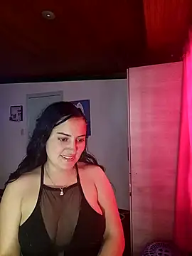 Snapshot of MisNicol chatting on 01.06.26 MisNicol online show from 01.06.26