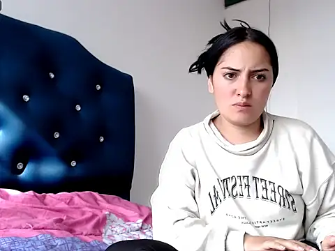 Snapshot of MisNicol chatting on 04.07.26 MisNicol online show from 04.07.26