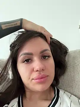 Snapshot of SiennaLuxexx chatting on 02.13.26 SiennaLuxexx online show from 02.13.26