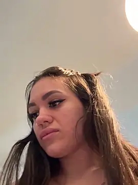 Snapshot of SiennaLuxexx chatting on 02.20.26 SiennaLuxexx online show from 02.20.26