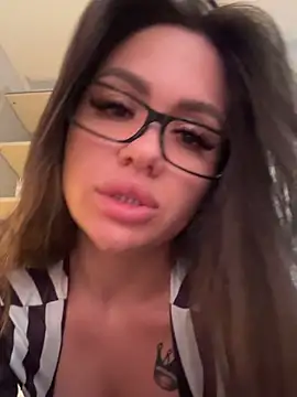 SiennaLuxexx online show from 07.04.26