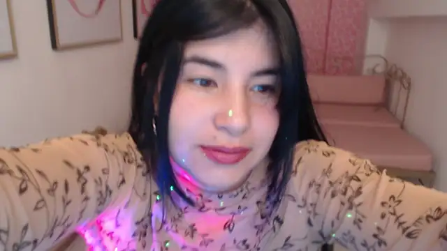 Nina harpper  online show from 12.02.25