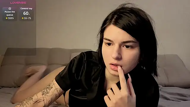 Snapshot of lololozhechka chatting on 12.02.25 lololozhechka online show from 12.02.25