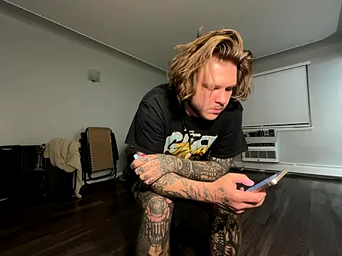 Snapshot of Tatertats chatting on 12.02.25 Tatertats online show from 12.02.25