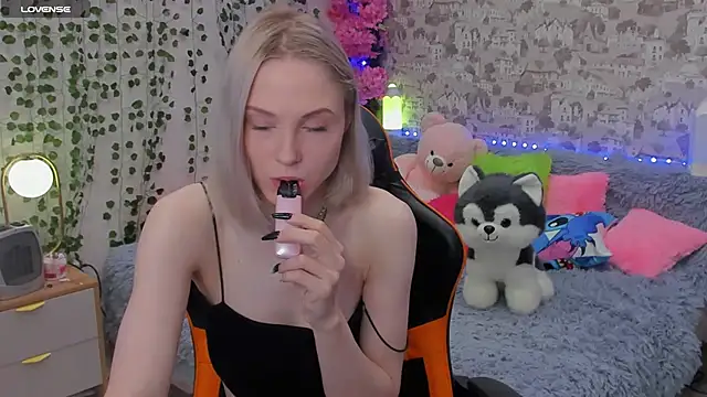 Snapshot of Gina_Gina_love chatting on 06.10.26 Gina Gina love online show from 06.10.26