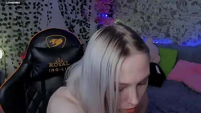 Snapshot of Gina_Gina_love chatting on 06.11.26 Gina Gina love online show from 06.11.26