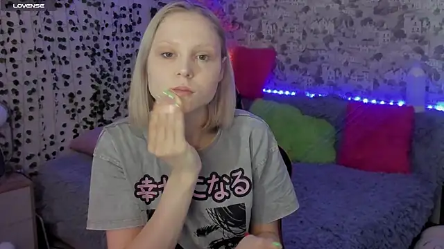 Snapshot of Gina_Gina_love chatting on 06.19.26 Gina Gina love online show from 06.19.26