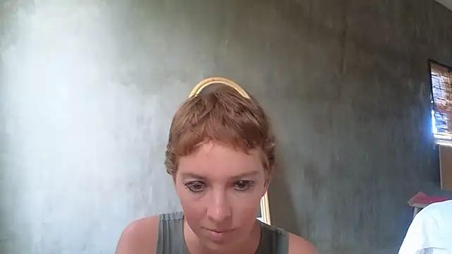 Snapshot of Ida-Rose chatting on 12.03.25 Ida-Rose online show from 12.03.25