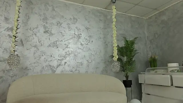 Snapshot of SilviaVanda chatting on 06.19.26 SilviaVanda online show from 06.19.26