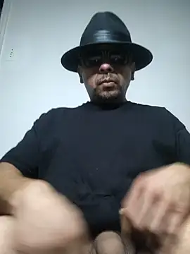 Snapshot of _papi_G_ chatting on 08.04.26 papi G online show from 08.04.26