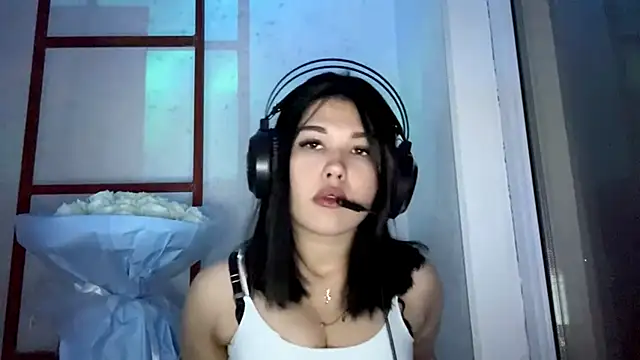 Snapshot of Lolamein chatting on 12.02.25 Lolamein online show from 12.02.25