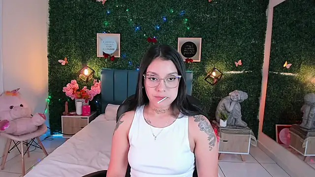 GabyyCute  online show from 12.17.25