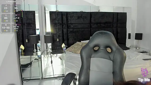 Snapshot of Zoei_Moon chatting on 01.18.26 Zoei Moon online show from 01.18.26