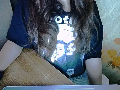 Snapshot of maian_love chatting on 05.11.26 maian love online show from 05.11.26