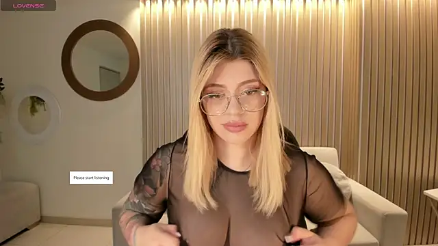 Snapshot of MadisonKane chatting on 04.25.26 MadisonKane online show from 04.25.26