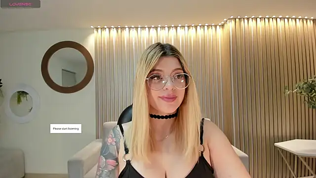 Snapshot of MadisonKane chatting on 04.26.26 MadisonKane online show from 04.26.26