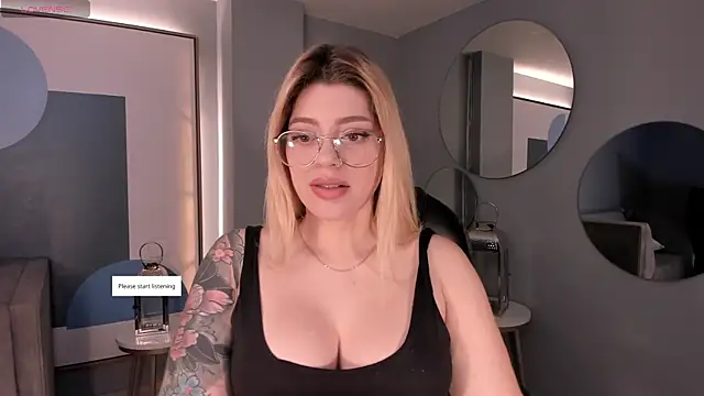 Snapshot of MadisonKane chatting on 04.28.26 MadisonKane online show from 04.28.26