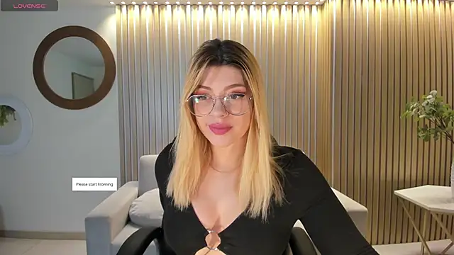 Snapshot of MadisonKane chatting on 05.02.26 MadisonKane online show from 05.02.26