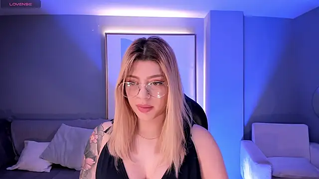 Snapshot of MadisonKane chatting on 05.03.26 MadisonKane online show from 05.03.26