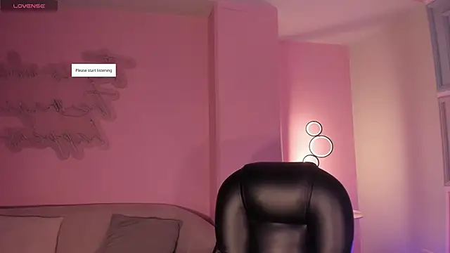 Snapshot of MadisonKane chatting on 05.18.26 MadisonKane online show from 05.18.26