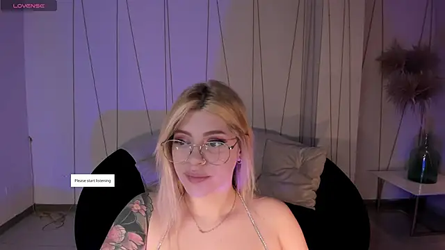 Snapshot of MadisonKane chatting on 05.24.26 MadisonKane online show from 05.24.26