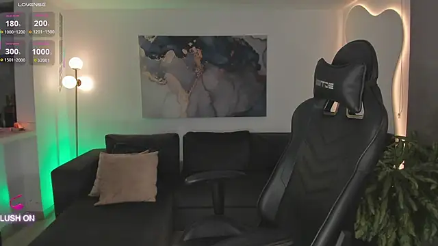 Snapshot of ChloeManson chatting on 04.13.26 ChloeManson online show from 04.13.26