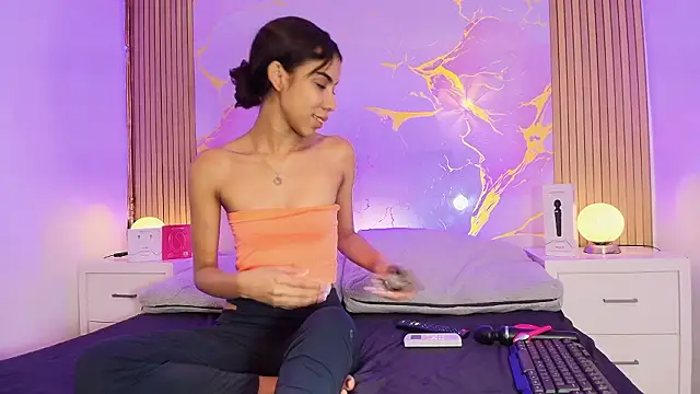 Snapshot of BellaHarpeer chatting on 02.01.26 BellaHarpeer online show from 02.01.26