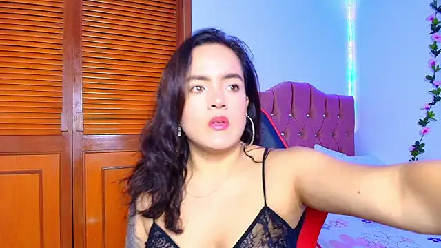 Snapshot of sara_santana__ chatting on 12.17.25 sara santana online show from 12.17.25