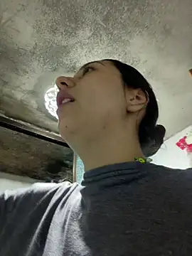 Snapshot of Alix_Rousses21 chatting on 12.18.25 Alix Rousses21 online show from 12.18.25