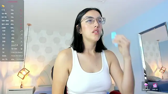 Snapshot of VENUSGREYS1 chatting on 02.20.26 VENUSGREYS1 online show from 02.20.26