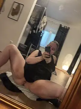 Snapshot of ScarletSaffire chatting on 04.05.26 ScarletSaffire online show from 04.05.26