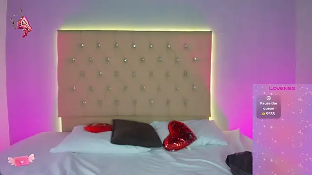 EmmaLawrence  online show from 02.15.26