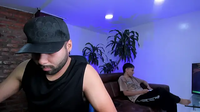 HotThreesoome online show from 12.19.25