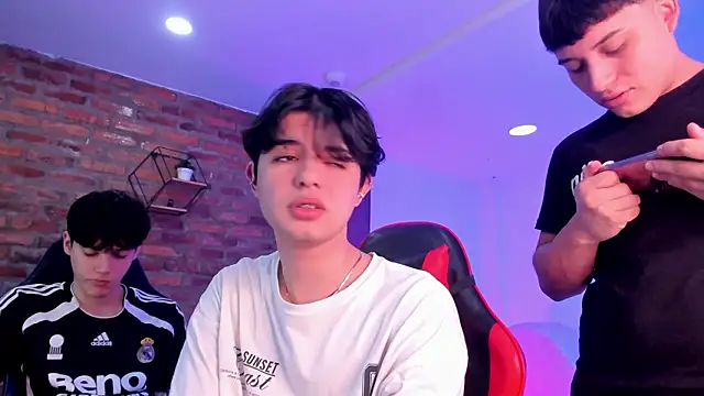 HotThreesoome online show from 03.25.26