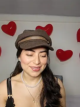 Snapshot of saasha_Petit chatting on 02.17.26 saasha Petit online show from 02.17.26