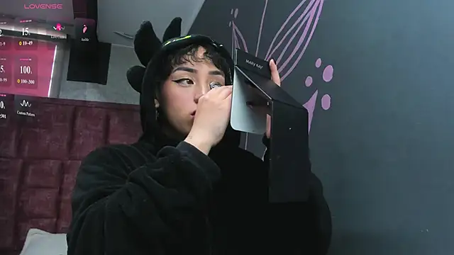 Kiara Fox   online show from 02.19.26