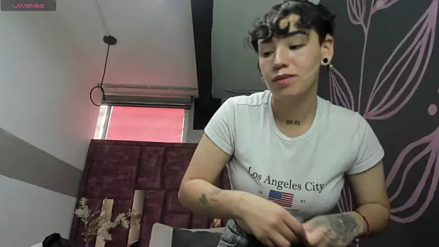 Kiara Fox   online show from 03.25.26