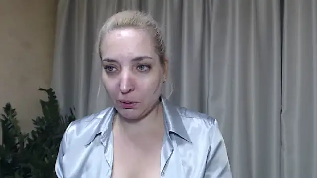 Snapshot of sweetpussy chatting on 09.19.25 sweetpussy online show from 09.19.25