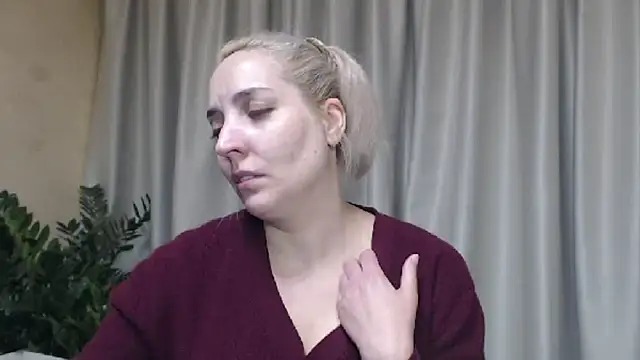 Snapshot of sweetpussy chatting on 10.02.25 sweetpussy online show from 10.02.25