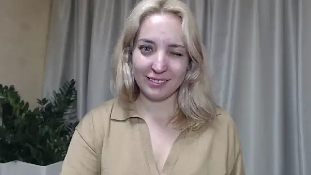 Snapshot of sweetpussy chatting on 10.03.25 sweetpussy online show from 10.03.25