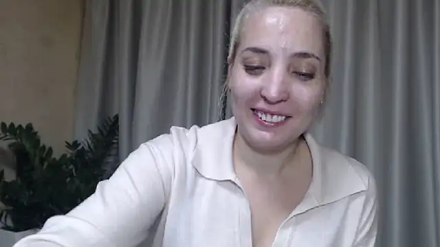 Snapshot of sweetpussy chatting on 10.04.25 sweetpussy online show from 10.04.25