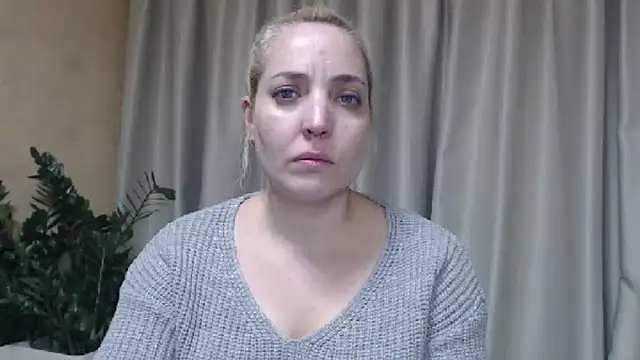 Snapshot of sweetpussy chatting on 10.17.25 sweetpussy online show from 10.17.25