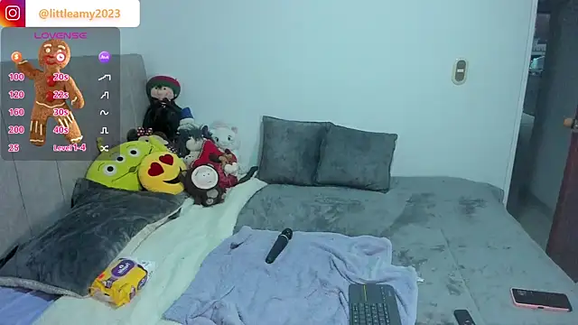 Snapshot of little__ammy chatting on 01.06.26 little ammy online show from 01.06.26