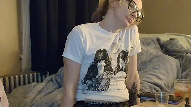 Snapshot of blondebombshell4343 chatting on 12.16.25 blondebombshell4343 online show from 12.16.25