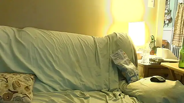 Snapshot of blondebombshell4343 chatting on 12.17.25 blondebombshell4343 online show from 12.17.25