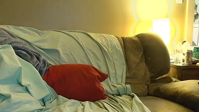 Snapshot of blondebombshell4343 chatting on 12.19.25 blondebombshell4343 online show from 12.19.25